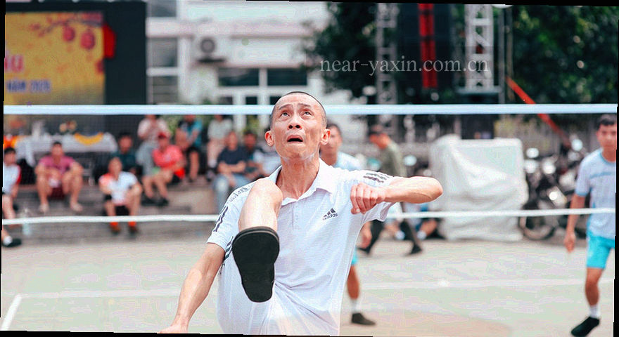 两列并置的档位覆盖范围示意图，左右两栏之间以强调色标记连接，对应下方逐条列出的差异项